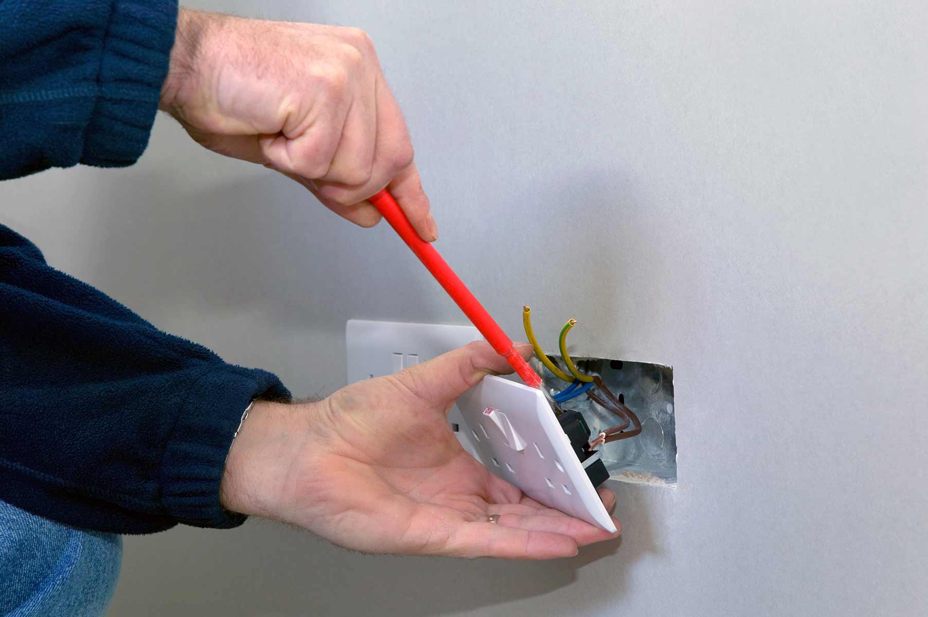 Our electricians can install plug sockets for domestic and commercial proeprties in Rowley Regis and the local area. 